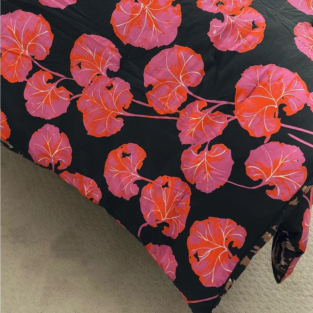 DVF for Target reversible geranium/leopard Queen size comforter (ONLY)